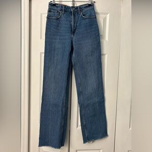 Abercrombie High Rise 90s Relaxed Jean in Medium Wash with Raw Hem Sz 26 LONG